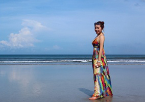 客人唐女士 在海边