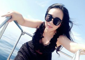 爱游达人lily 在乌布广阔的田野里